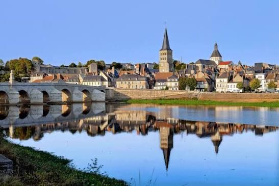 Illustration de l’annonce LICENCE 4 LA CHARITE SUR LOIRE (Location uniquement)